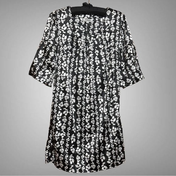 Tramp Dresses & Skirts - TRAMP SHIFT DRESS SIZE SMALL